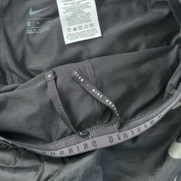 Nike Running Run Division tempo luxe 2in1 shorts in black - Picture 9 of 13